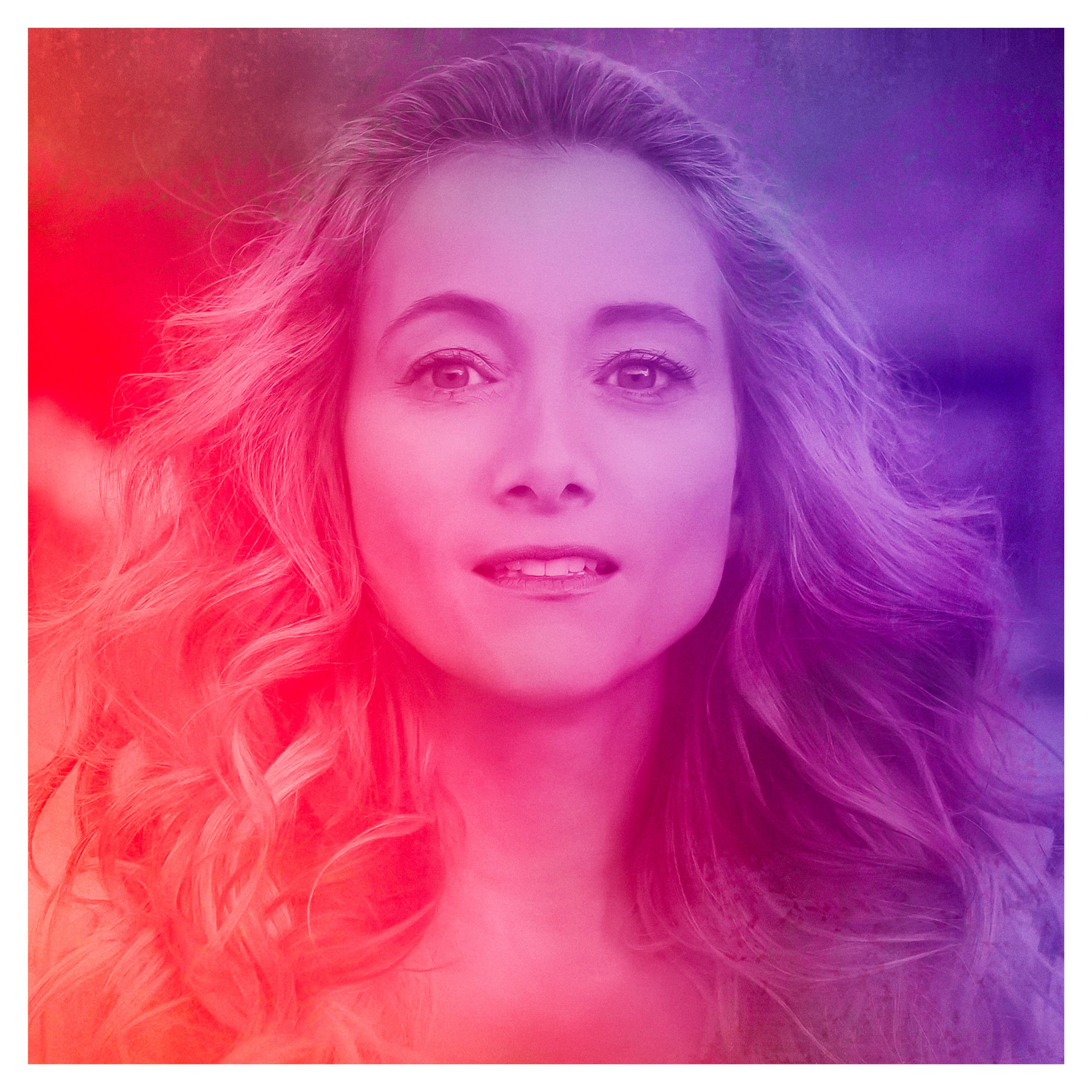 Miel de Botton in purple / pink gradient image 
