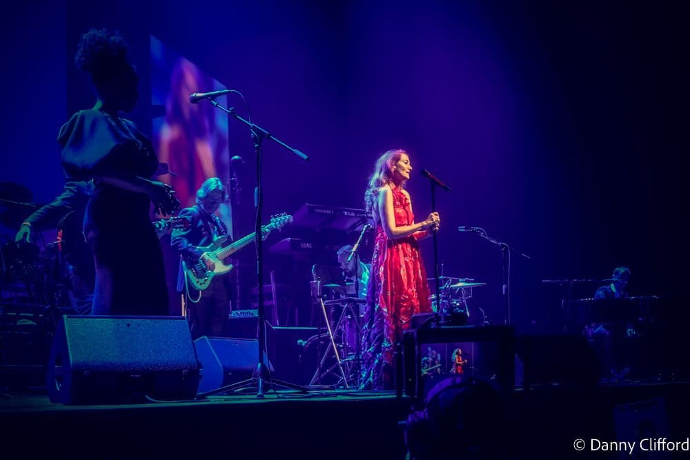 Miel de Botton and her band support Simply Red on Tour